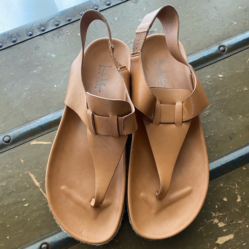 EUC Nicole Miller New York Marigone Tan Sandal